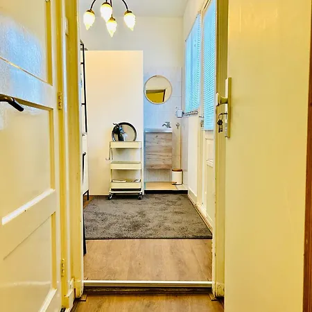 Centre Canal View Or Terrace View