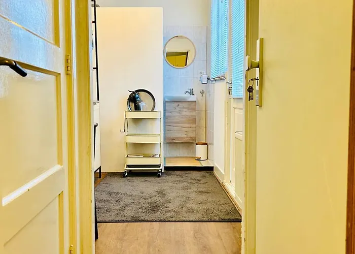 Centre Canal View Or Terrace View