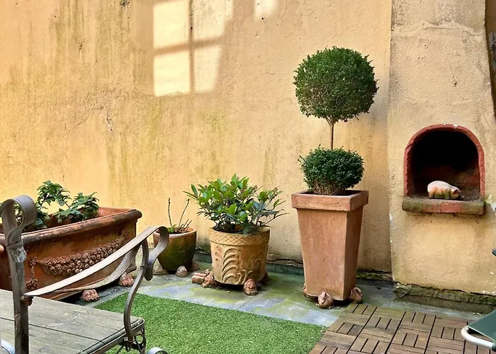 Centre Canal View Or Terrace View