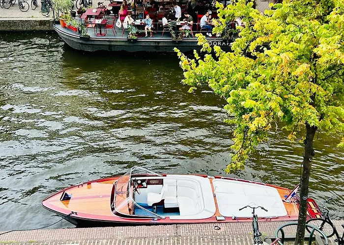 Daire Centre Canal View Or Terrace View